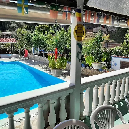 Snug In With Shared Pool Apartment